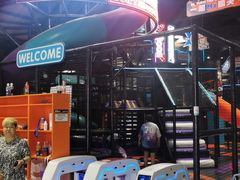 -爱蹦iBOON蹦床运动馆(江汉店)