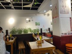 大堂-丽虹云南过桥米线(兴工街店)