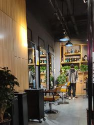 -MOVAN  HAIR莫凡匠人发型屋