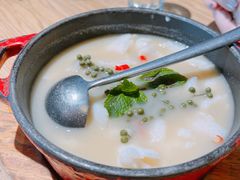 酸汤煮嫩滑鱼片-小大董·烤鸭(五棵松店)