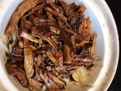 砂锅烧山菌-老牌坊鲁菜名店(美莲广场店)