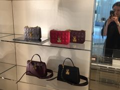 -CHANEL(戴高乐机场T 2E店)