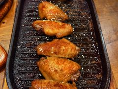 料理烤焦香翅中-老东镇啤酒屋海鲜加工·蒸汽海鲜·海鲜烧烤(台东店)