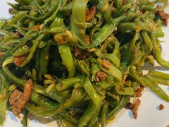 鲜豆角丝炒肉-姥姥家春饼店(佳亿时尚广场店)
