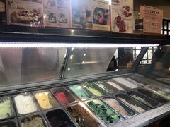 -莓园冰淇淋店