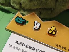 -LOOK眼镜·蔡司依视路配镜(宝山万达店)