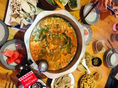 -野山舂·贵州现舂酸汤火锅(鸿通城店)