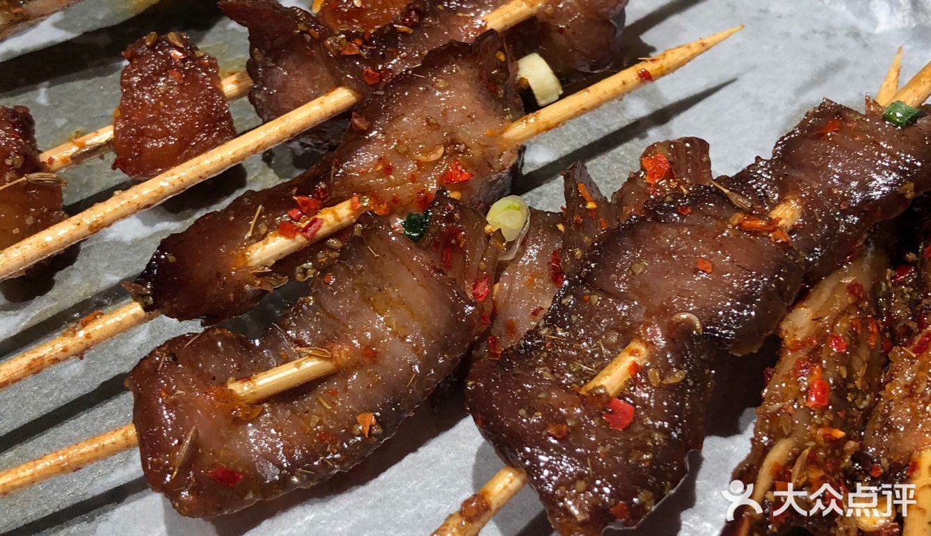 记得上次是在县正街吃的炸炸炸,这个是老店是做烧烤的