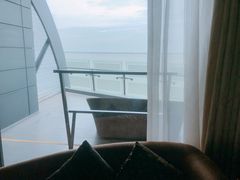 -上海滴水湖皇冠假日酒店