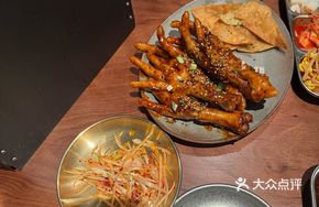 Pear-flavored Spicy Chicken Feet