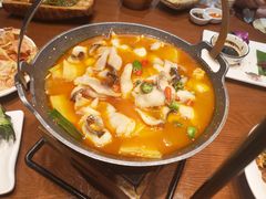 思茅酸汤鱼片-老滇山寨•云南特色菜•地方菜•民族风情歌舞表演(金碧店)