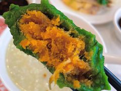 艾叶咸蛋黄肉松青团-王家沙点心店(南京西路总店)