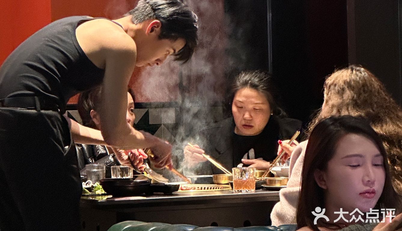  拿腹肌开瓶盖的那种 姐妹们懂得！