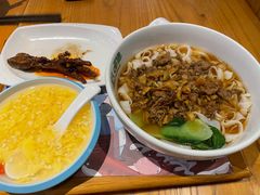 -呷佬·长沙手工米粉(金沙江路店)
