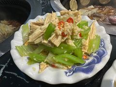 西芹腐竹-袁小二大东北铁锅炖(吉祥村总部)
