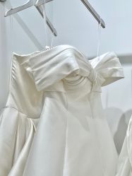 -曼青婚纱礼服馆