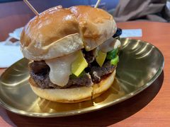 炭烤肥牛牛肉堡-魏斯理汉堡(西安沣东吾悦店)