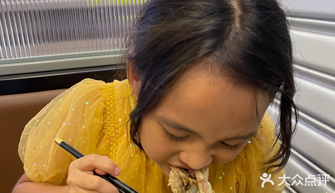大口吃大鸡腿花胶翅实在太爽了！