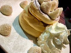 季节限定白草莓松饼-MIKAKU(万达广场上海宝山店)