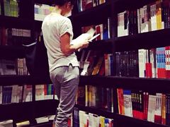 -钟书阁(松江泰晤士小镇店)