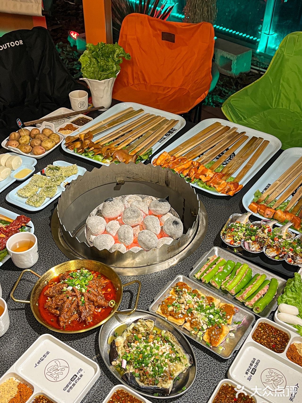 来十八梯一定要吃啊，天台音乐烤肉香迷糊了！