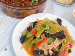 -乡土特色.冷锅鱼.牦牛肉汤锅