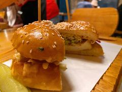 东四豆腐汉堡-悠航SLOWBOAT(三里屯店)