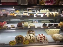 面包甜点陈列柜-匠造烘焙(上海湾店)