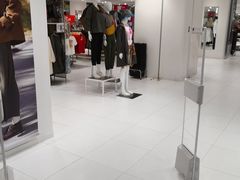 -优衣库(上海正大广场店)