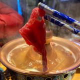 热气腾腾的牛羊肉火锅，谁能不爱呢！ 