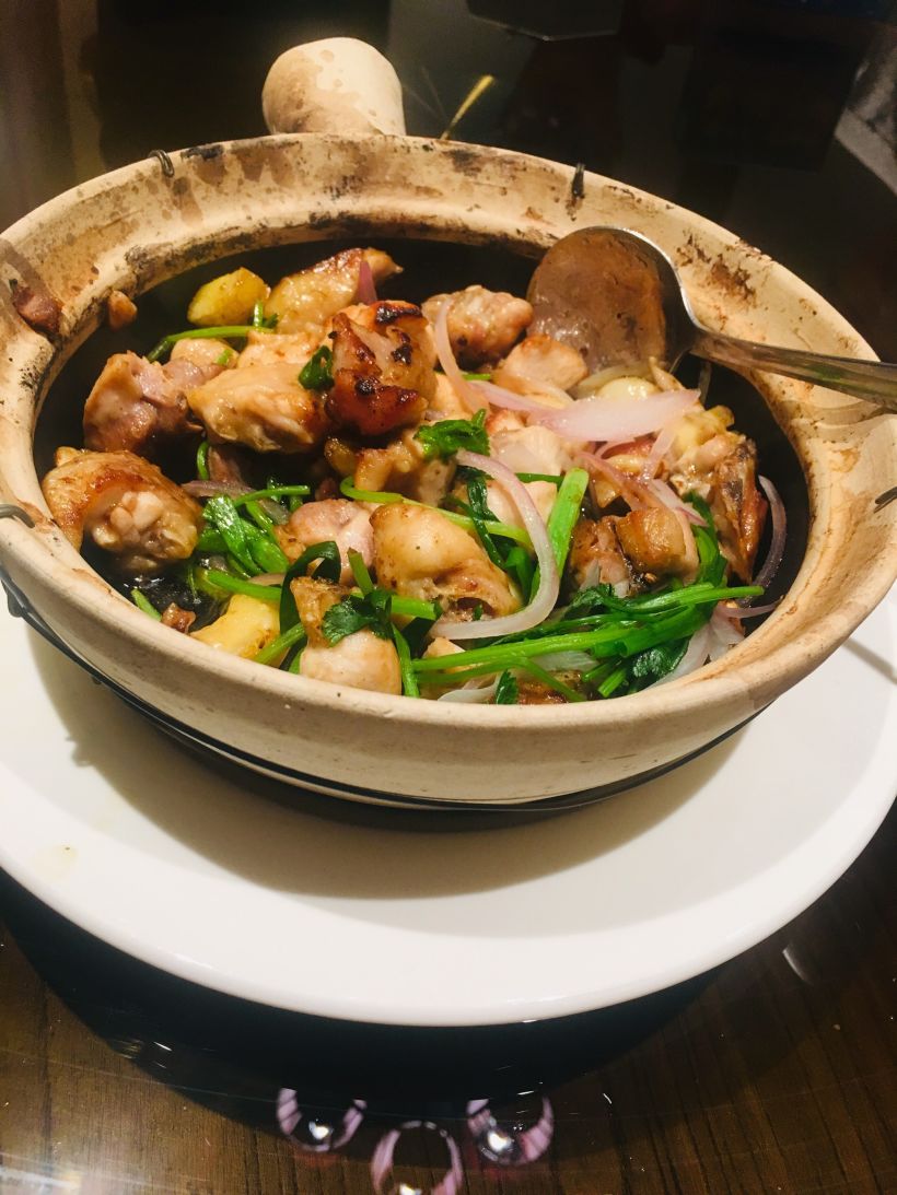 砂锅菌香鱿鱼,普通炒鱿鱼的味道,没有吃出特别之处.