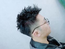 -诗悦发型烫染SALON