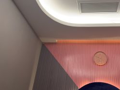 -PE SALON 