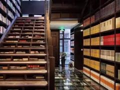 -钟书阁(松江泰晤士小镇店)