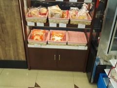 面包甜点陈列柜-红宝石·鲜奶小方·海派西点房(金杨店)