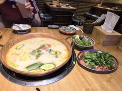 -洱火云南酸菜牛肉火锅(石景山当代商城店)