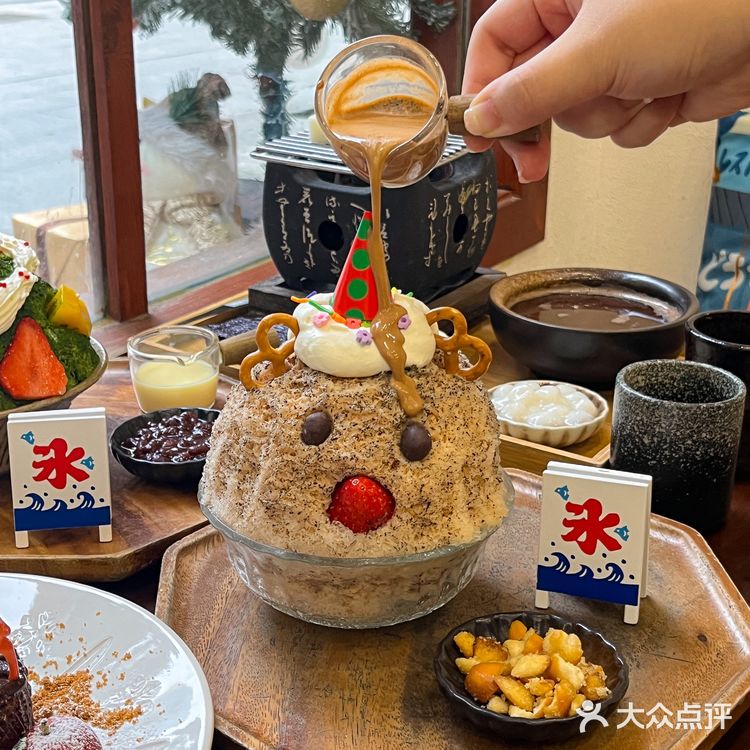 圣诞限定刨冰甜品🎄还有超可爱热奶宝！