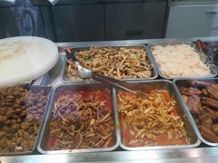 自助取餐区-王三姑牛肉饼