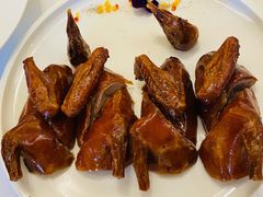 玻璃皮润烧乳鸽-北京厨房(西安SKP店)