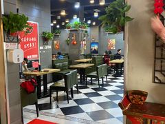 -愉肴麻辣香锅(中山路店)