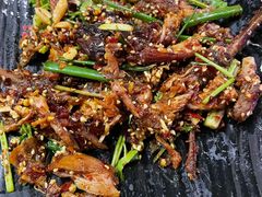 卤烤麻辣手撕兔-何师烧烤·香辣蟹·川菜·30年老品牌(太古里旗舰店)