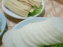 -茸梅路右拐龙虾-农家菜(松江店)