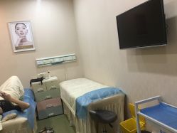 -斐研美医疗美容·眼周抗衰中心