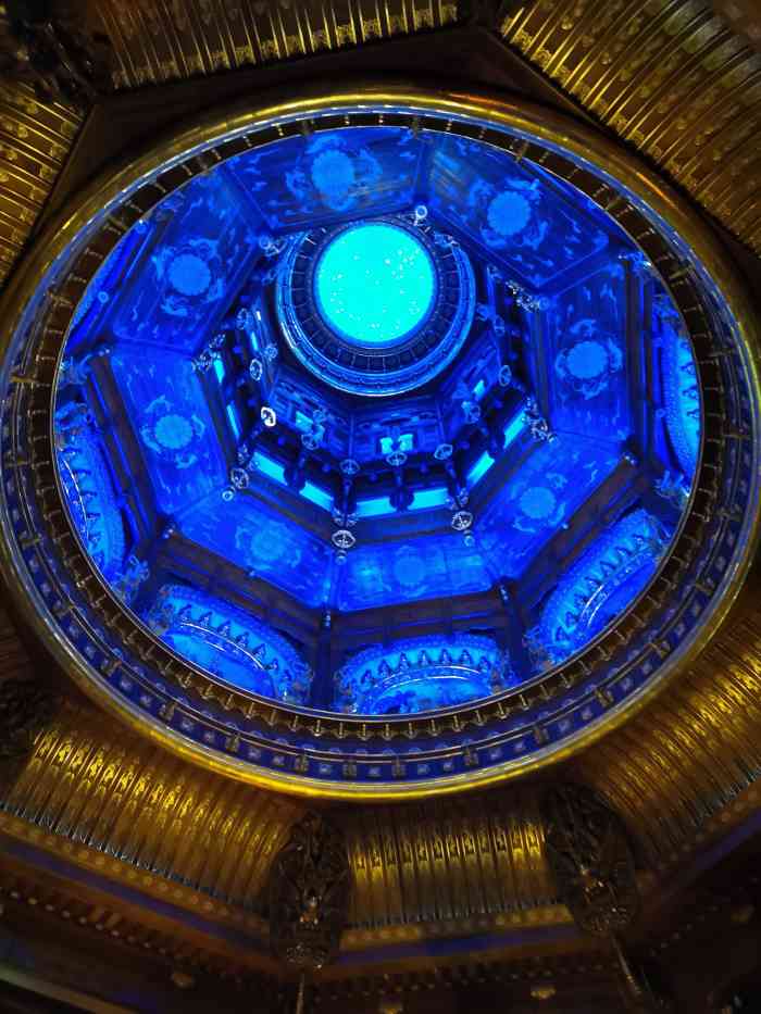 灵山梵宫-"里面有圣坛.很棒的.但是由于参观人数很多.