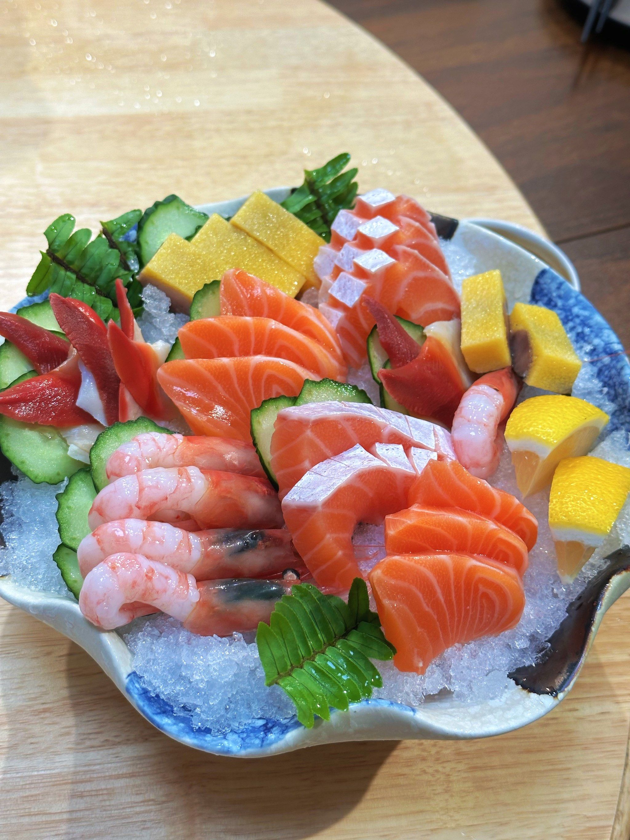 刺身拼盘 #烤生蚝 #双色刺身拼盘 #吃货的探店日记 #我的美食日 