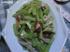 不太好吃的豆腐干炒西芹-乐乐餐厅(湘子庙街店)