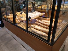 面包甜点陈列柜-Dough&Joe团憩(瑞虹天地月亮湾店)