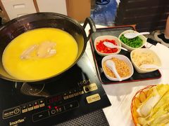 -鲜入围煮花胶鸡海鲜火锅