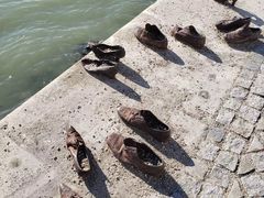 -多瑙河畔鞋履雕塑