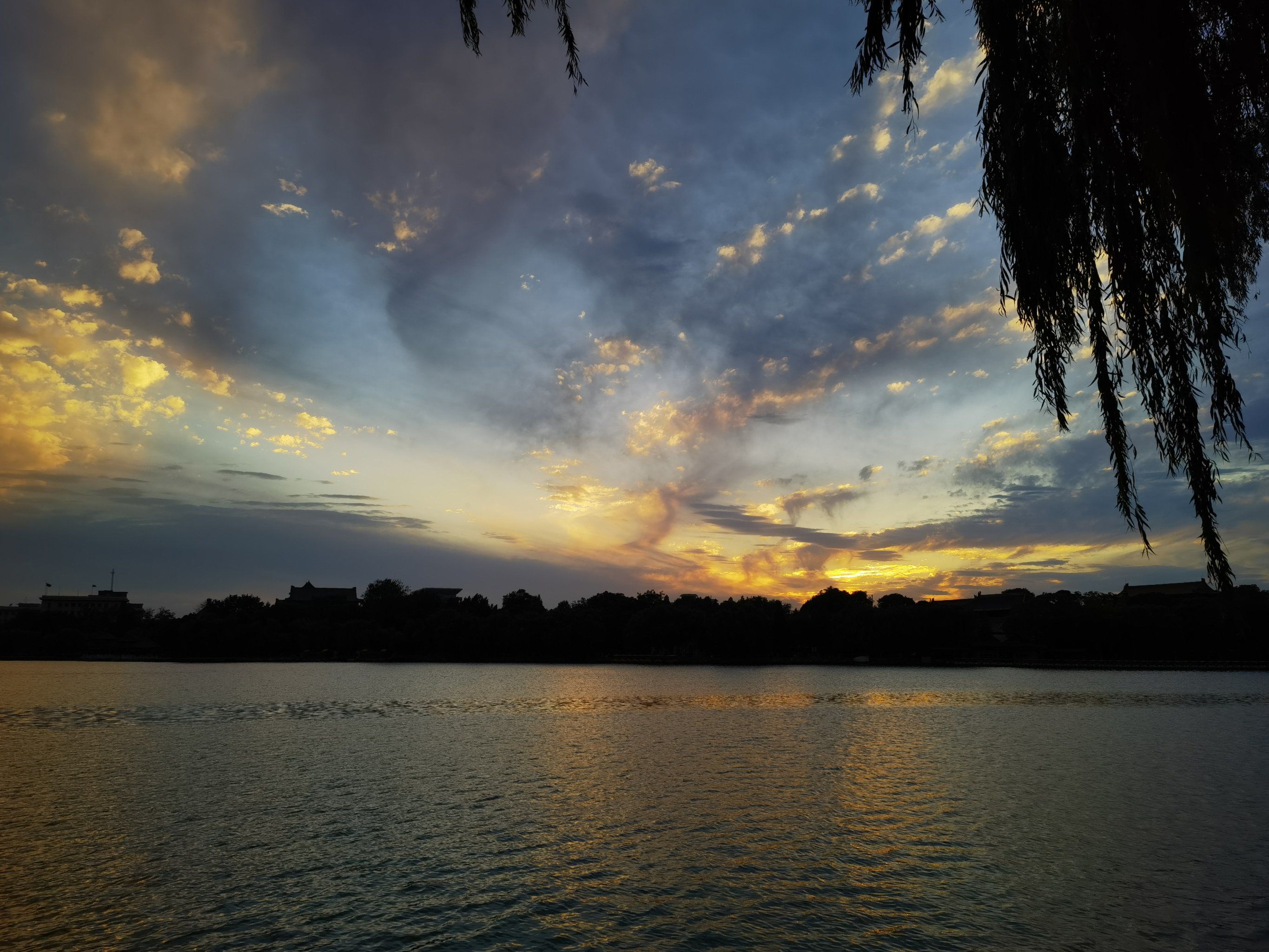 北海公园的一场落日余晖